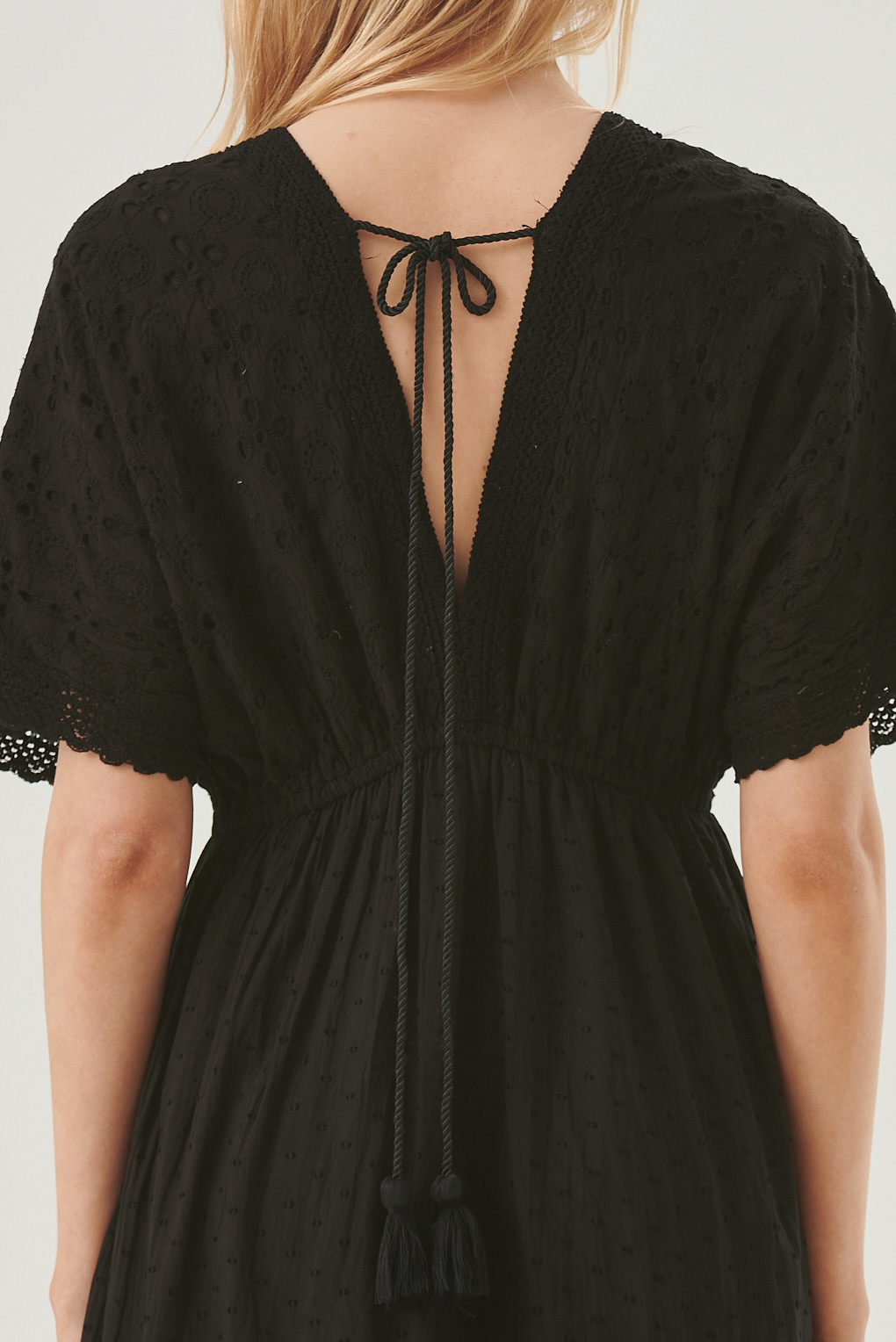 vestido blanco calado