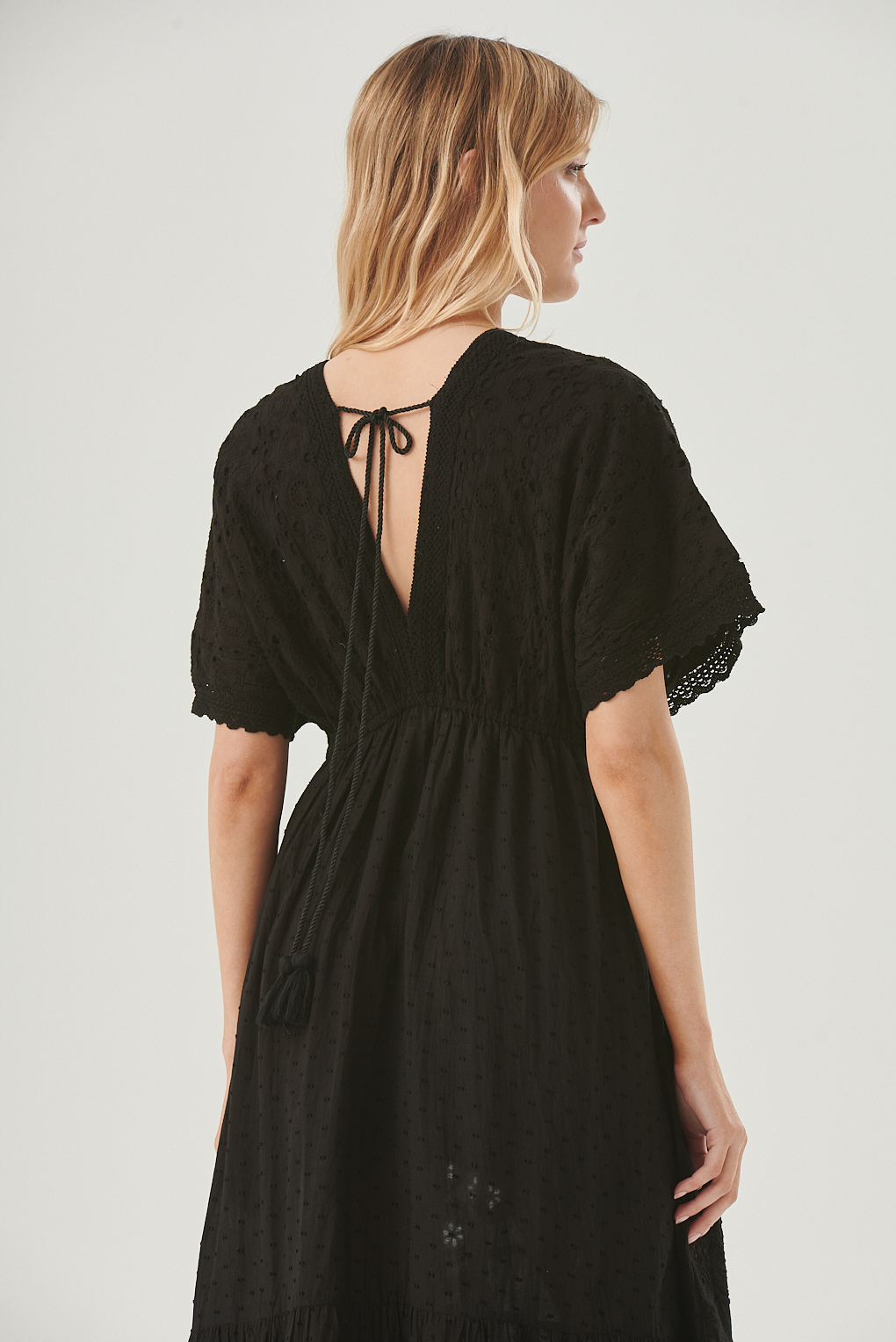 vestido blanco calado