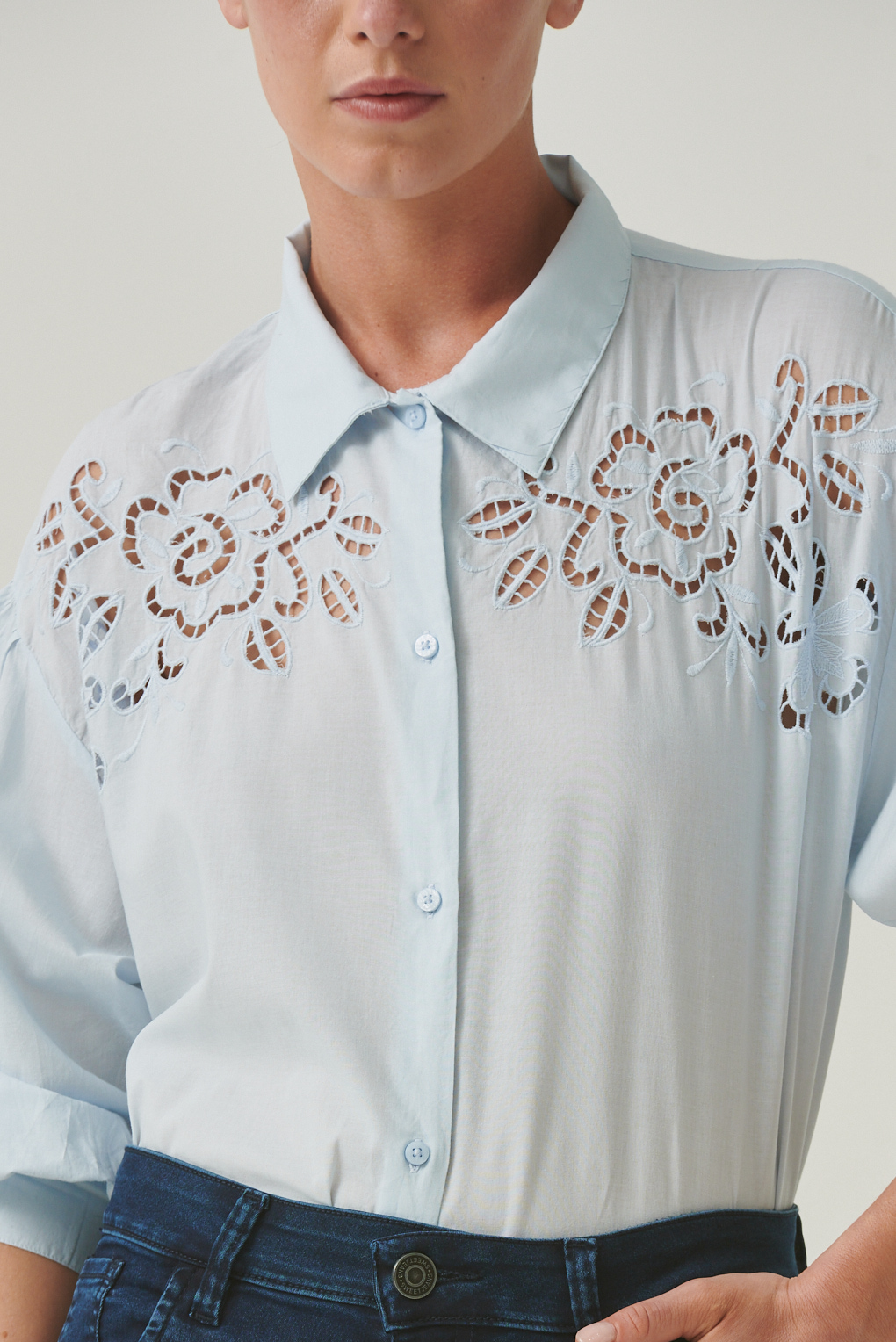 camisa algodó calada