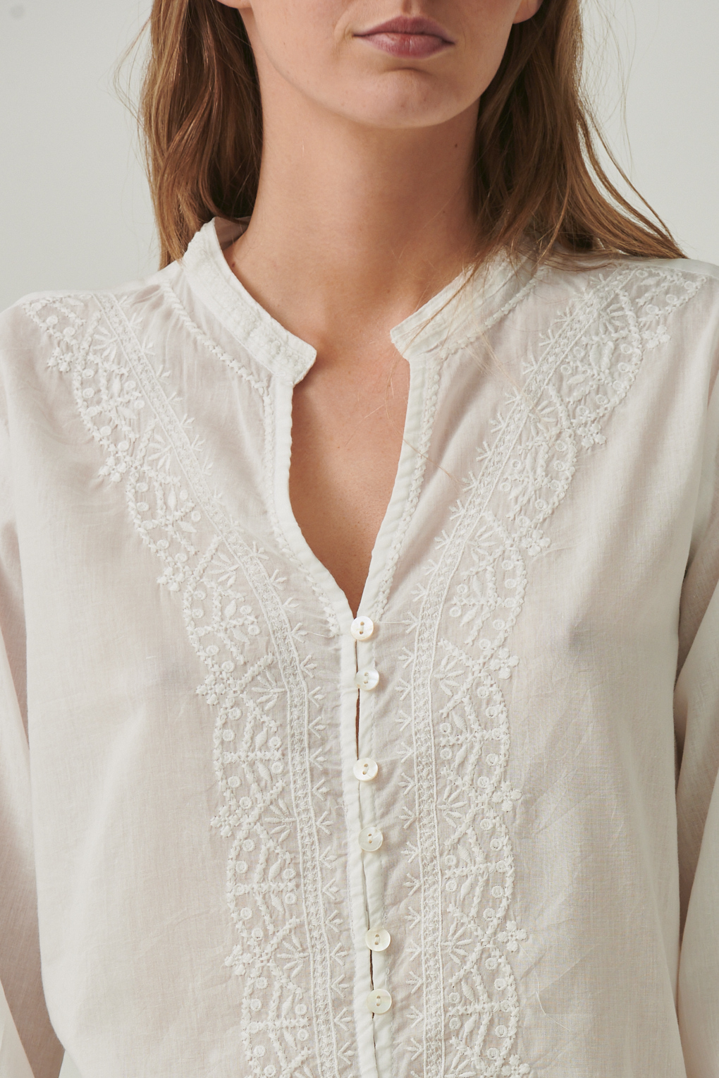 camisa de algodon calada