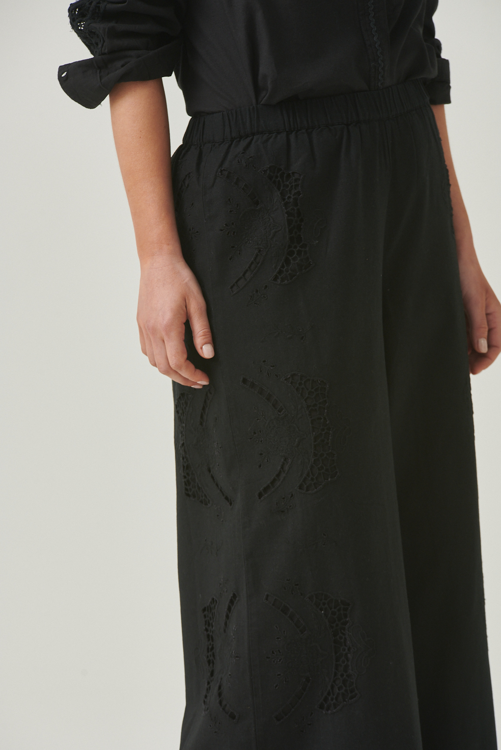 pantalón algodón bordado