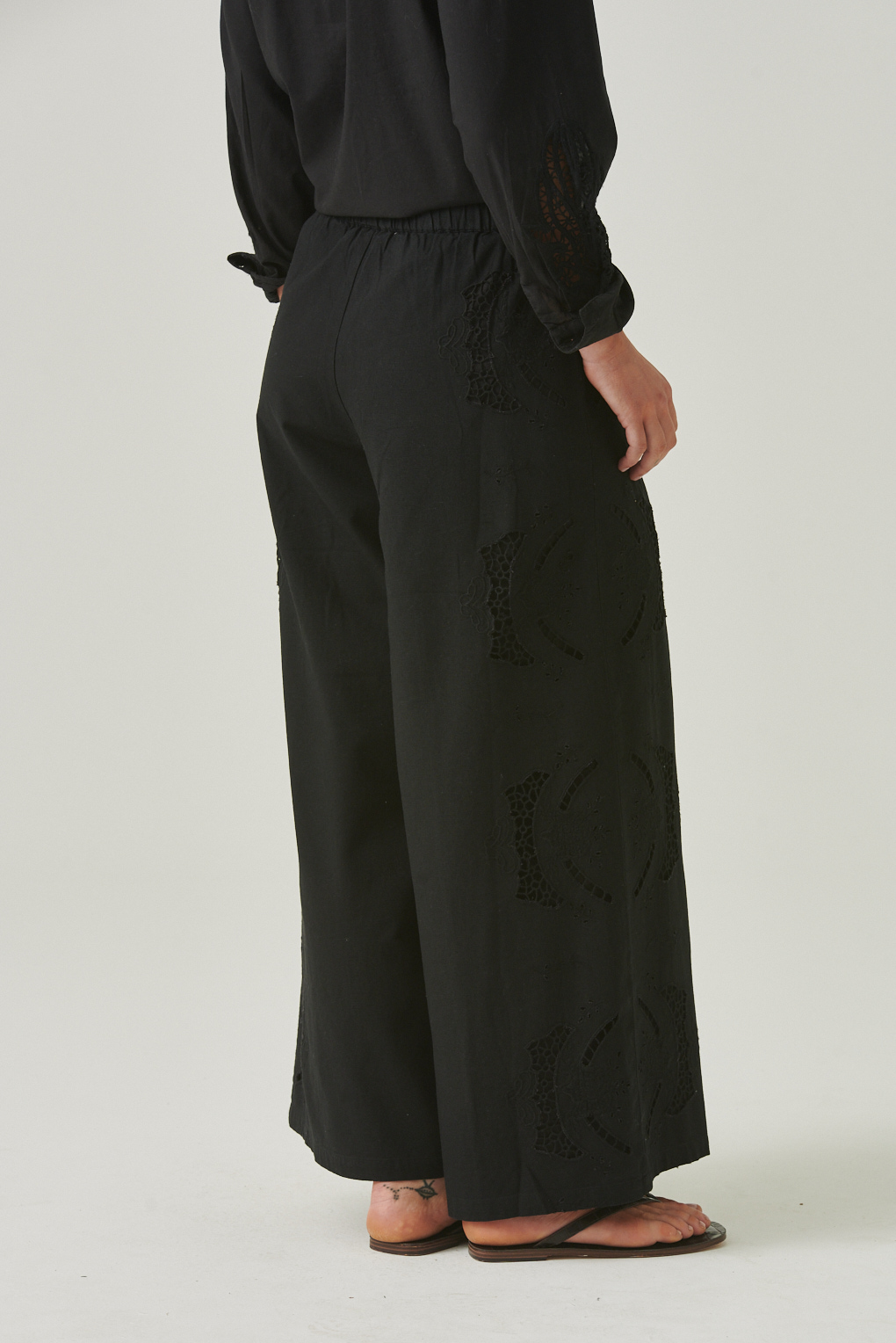 pantalón algodón bordado