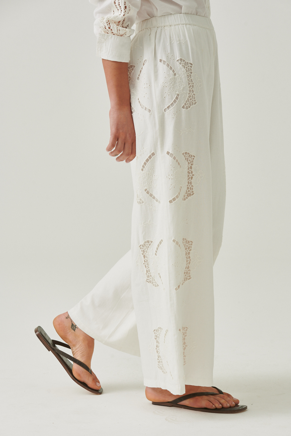 pantalón algodón bordado