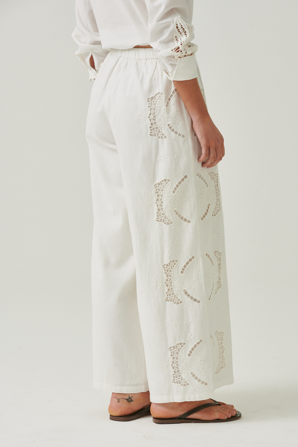 pantalón algodón bordado