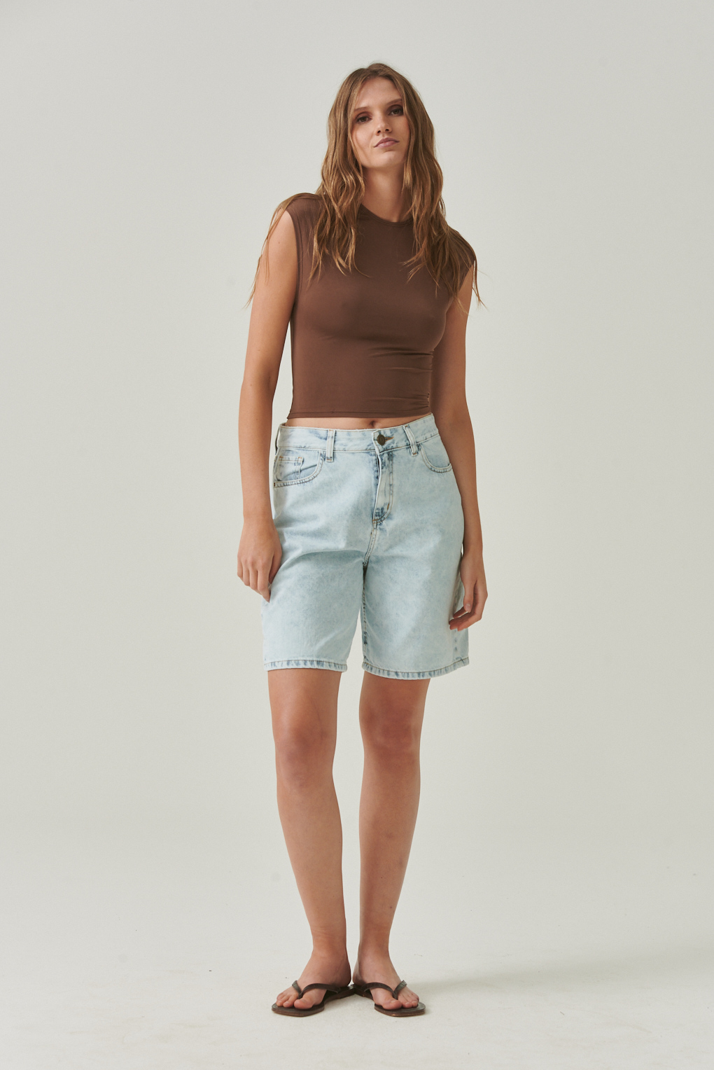 bermuda denim rígido celeste