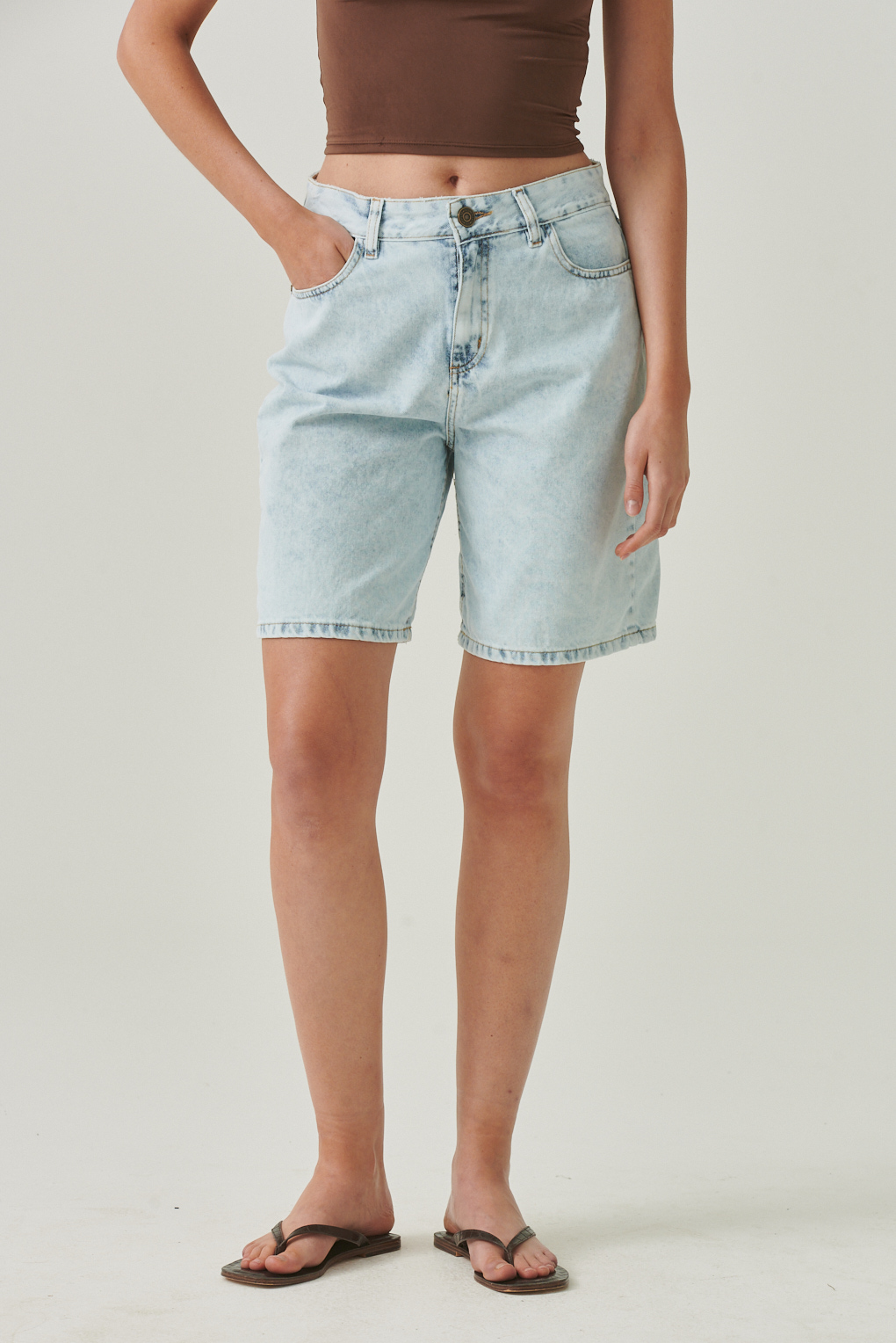 bermuda denim rígido celeste