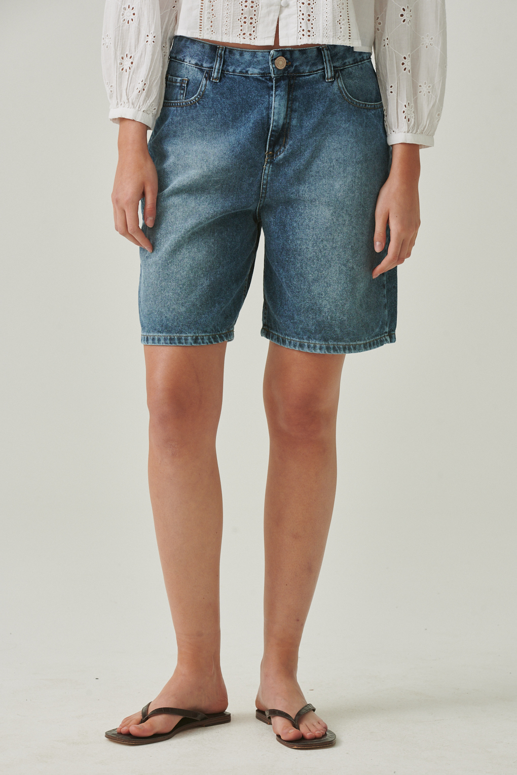 bermuda denim rígido celeste