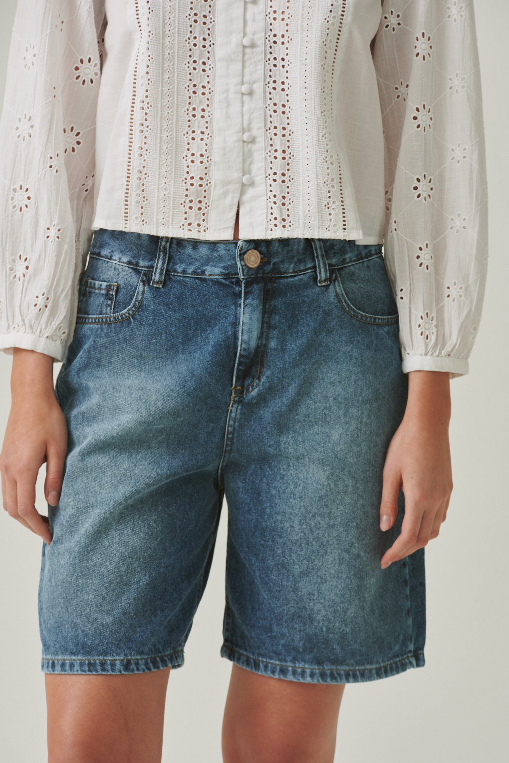 bermuda denim rígido celeste