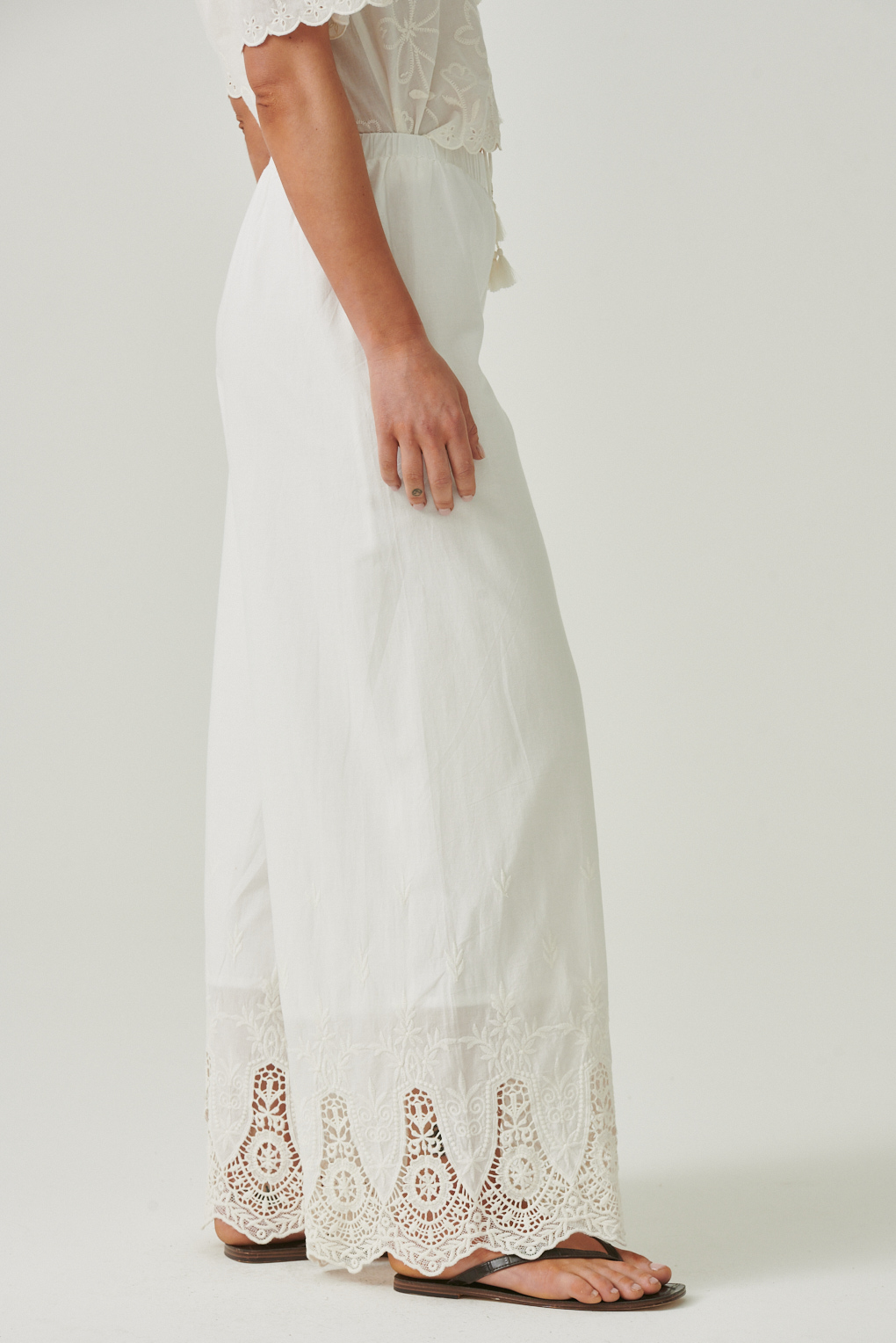 pantalón algodón bordado