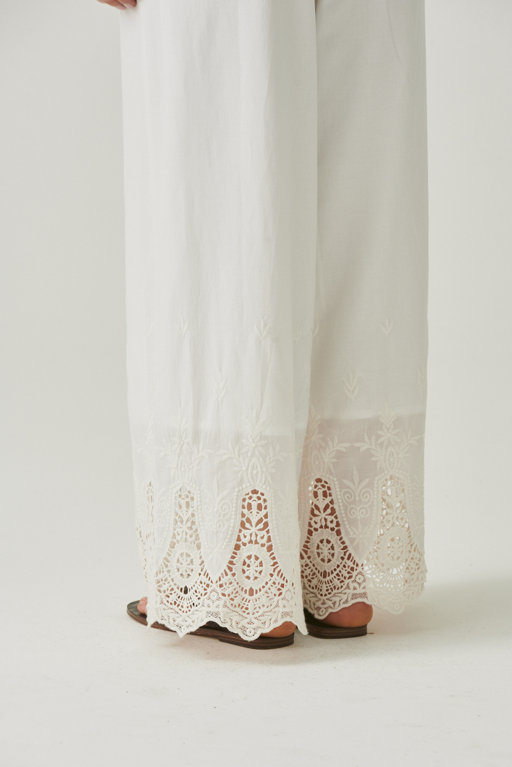 pantalón algodón bordado