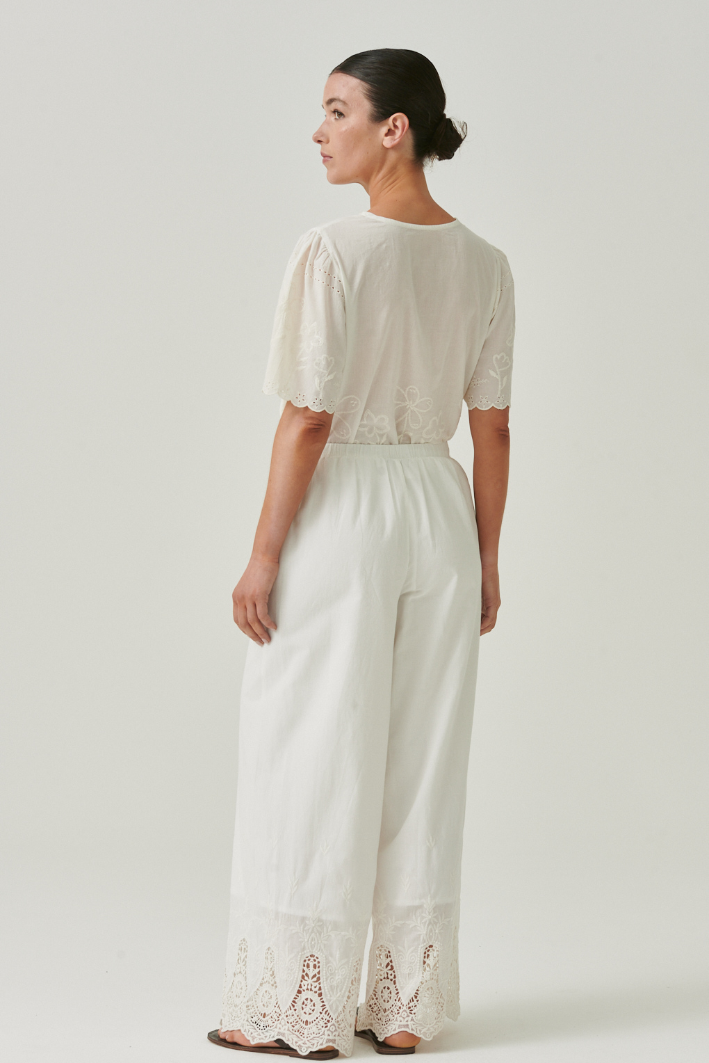 pantalón algodón bordado