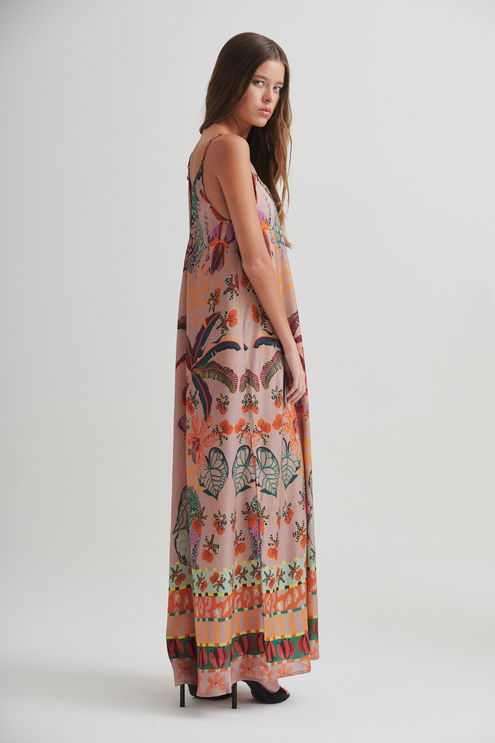 vestido estampado tropical