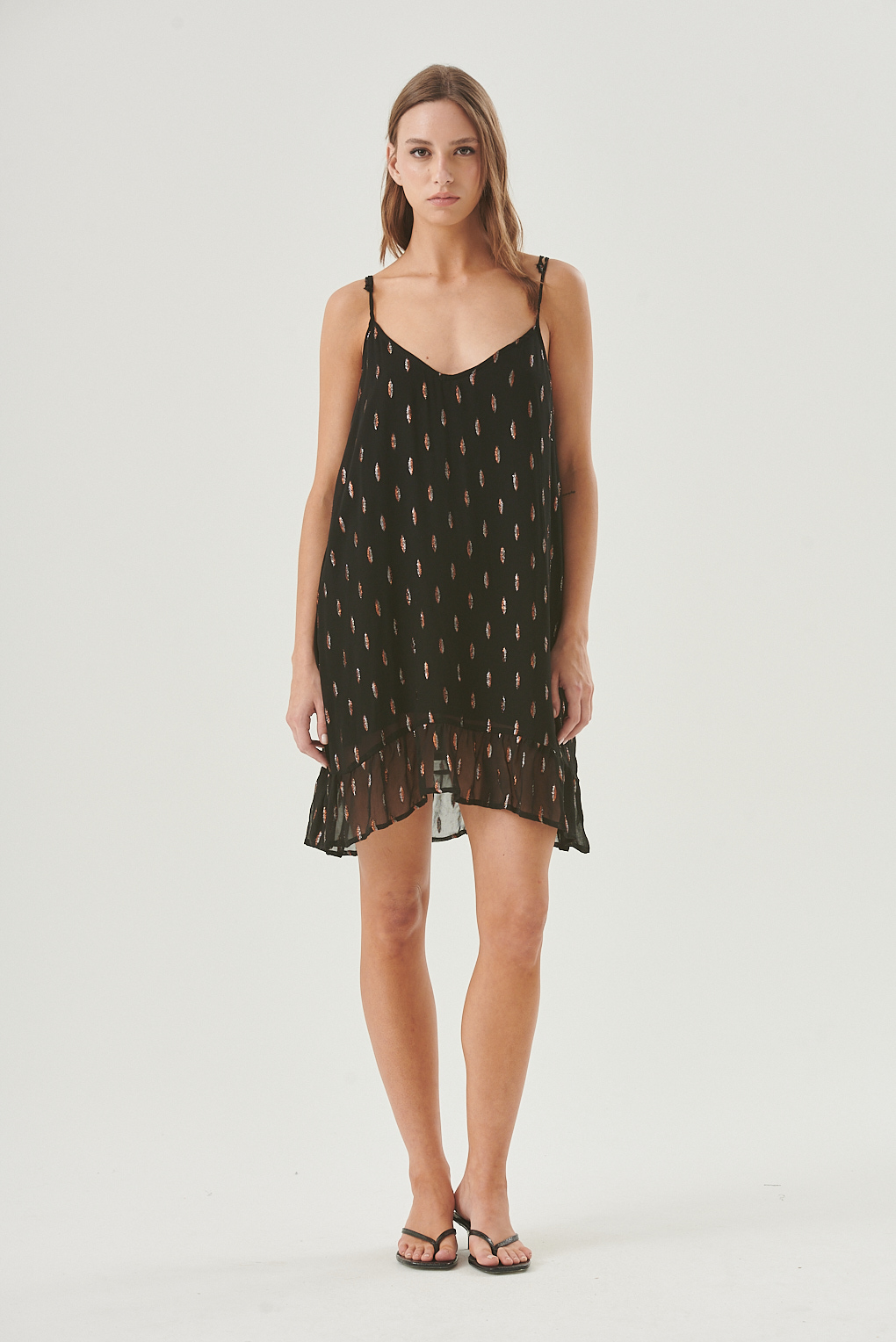 vestido corto con brillo escote V