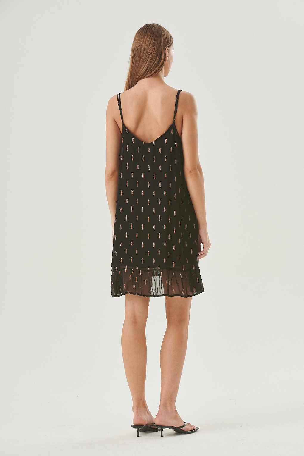 vestido corto con brillo escote V