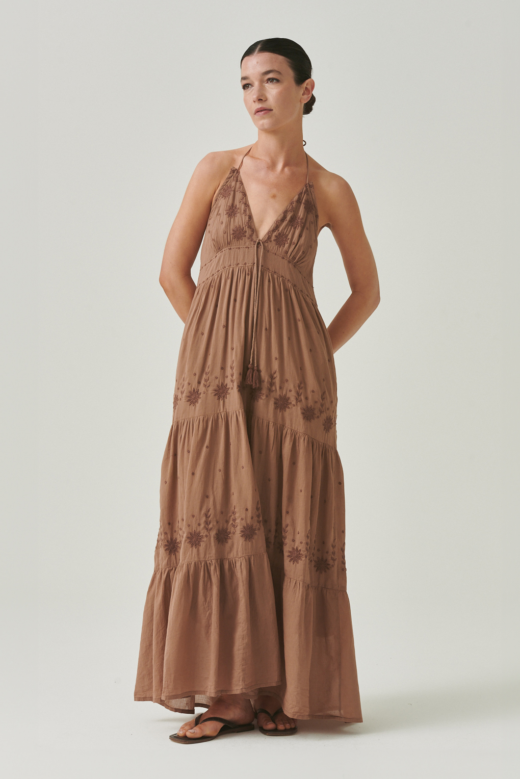 vestido largo briderie