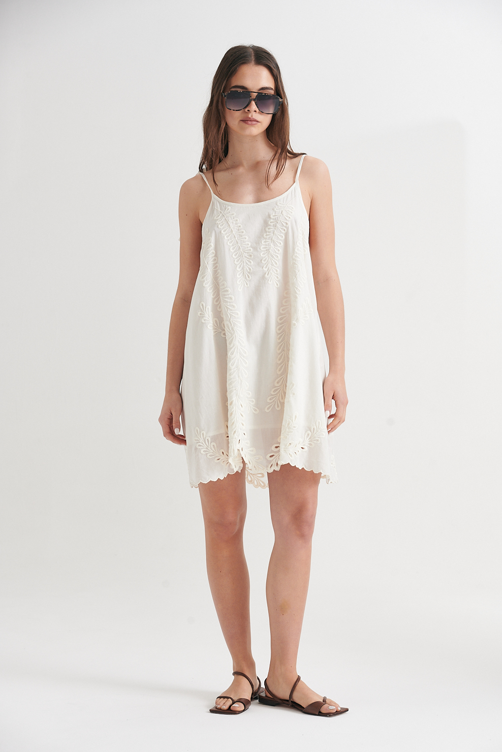 vestido corto briderie