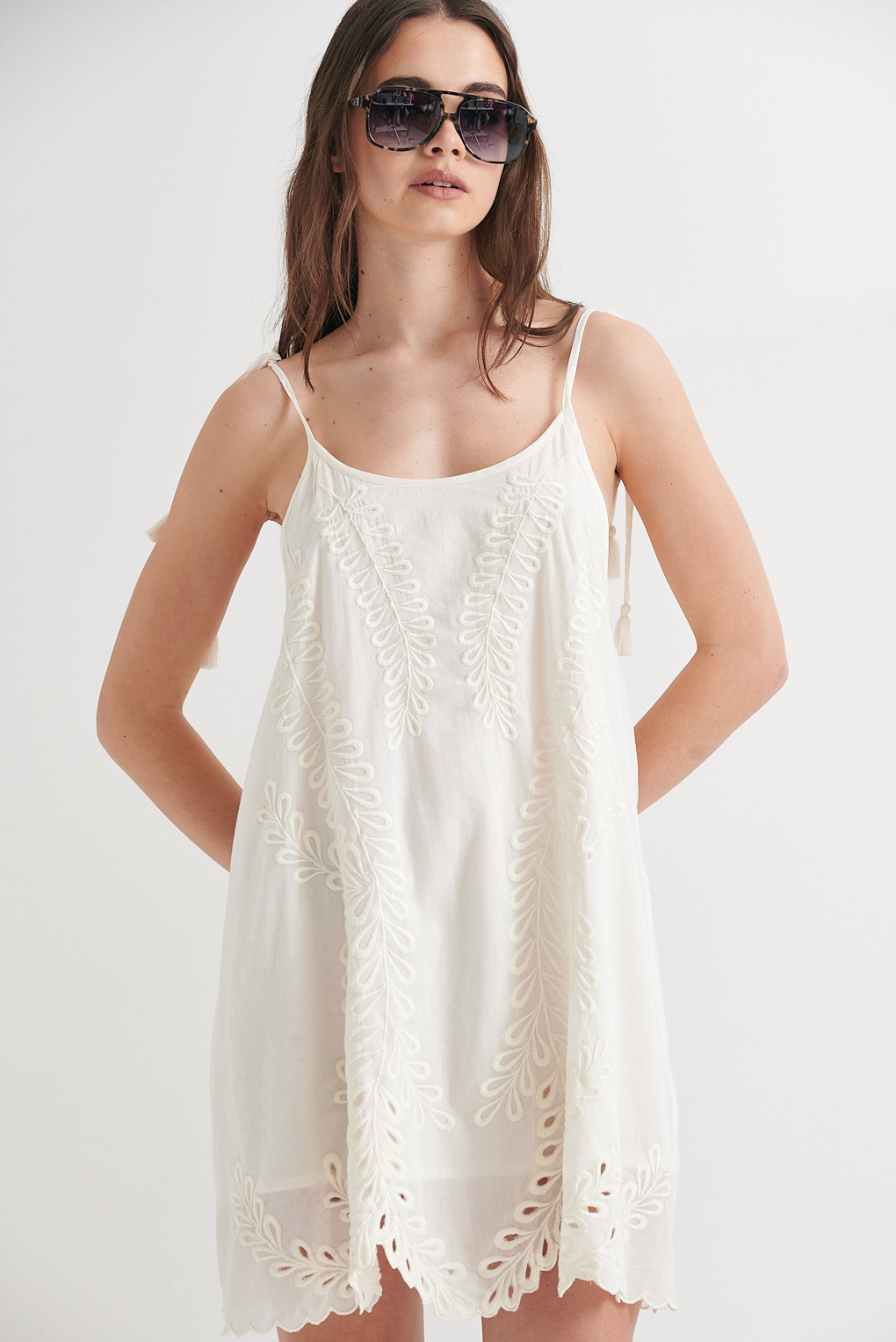 vestido corto briderie