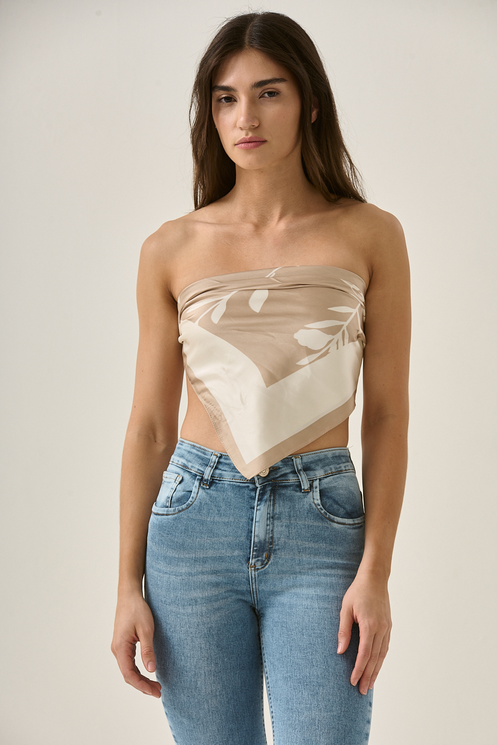 pañuelo estampado beige