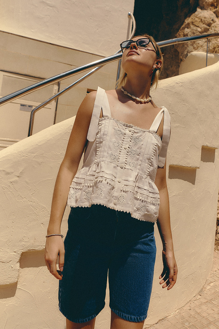 top bordado romantico