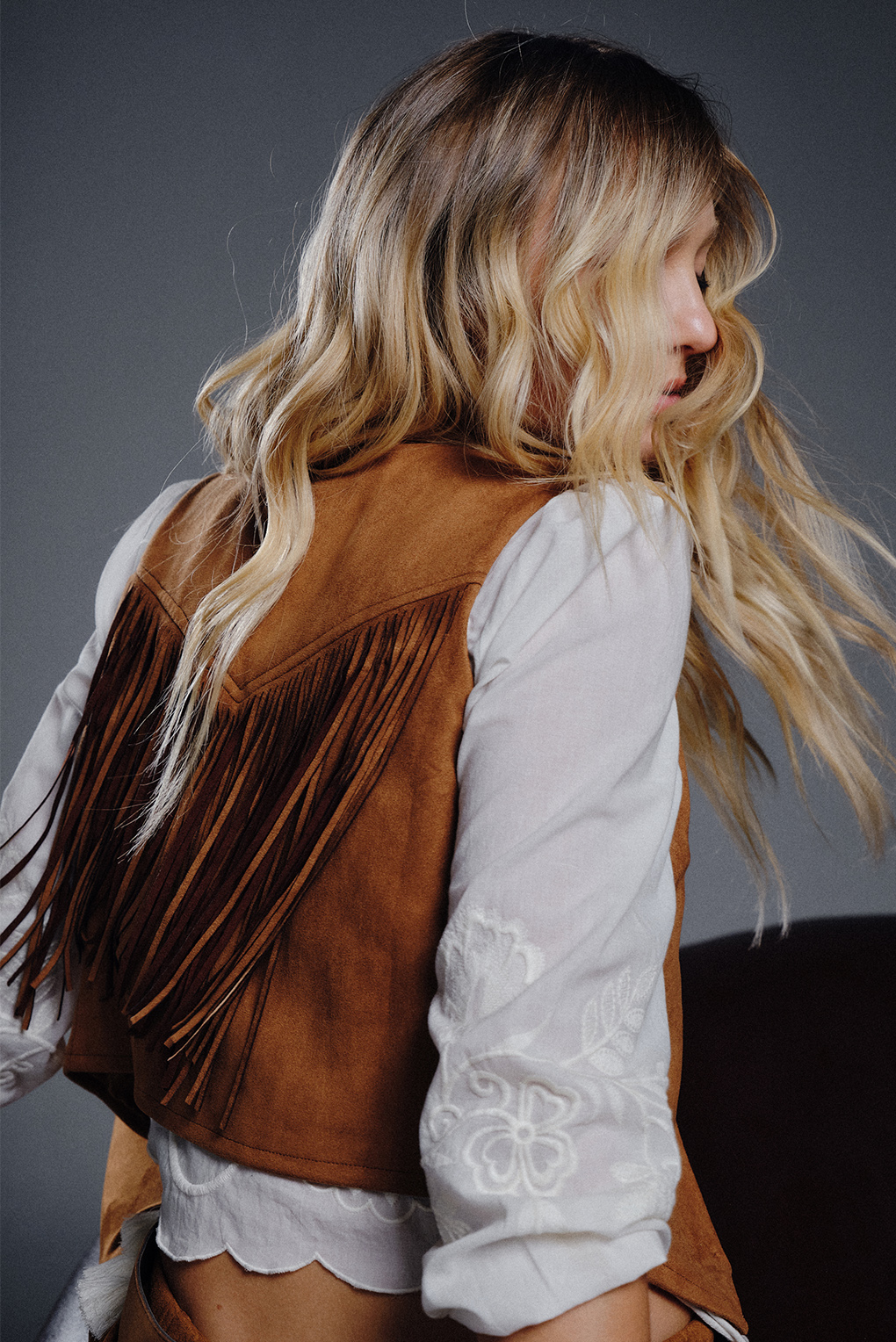 chaleco gamuza con flecos