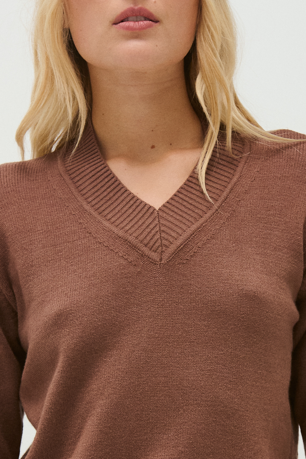 sweater algodón escote v