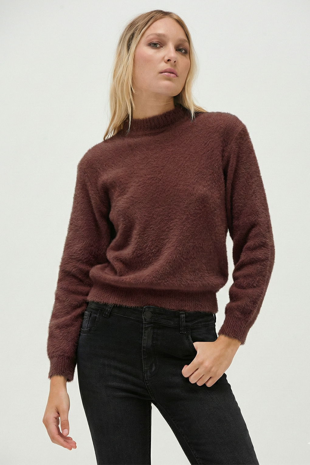sweater tejido cuello alto