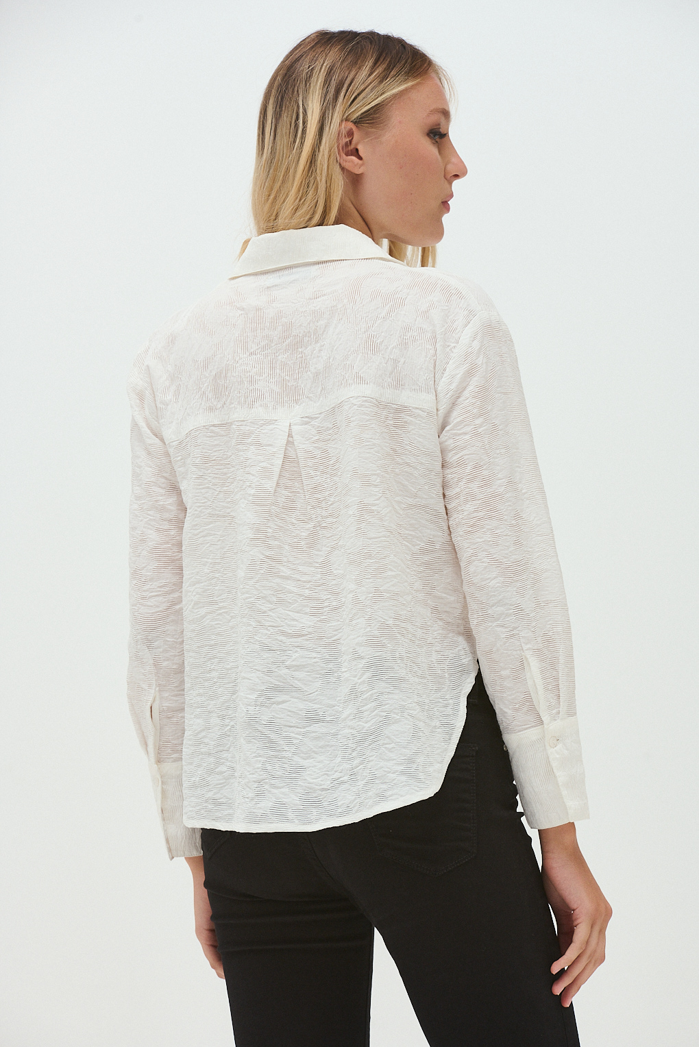 camisa jacquard bordado de flores con mostacilla