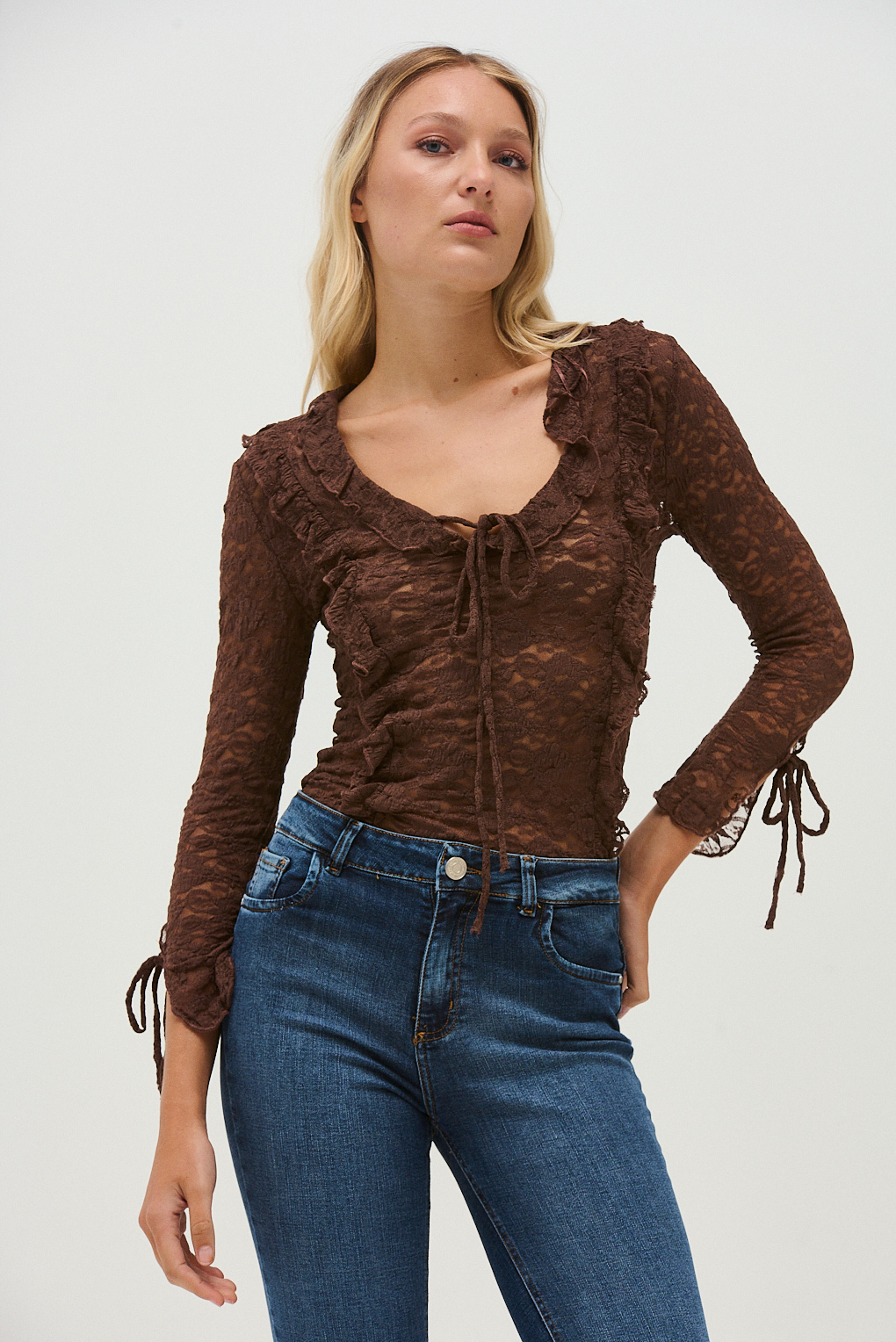 remera encaje volados