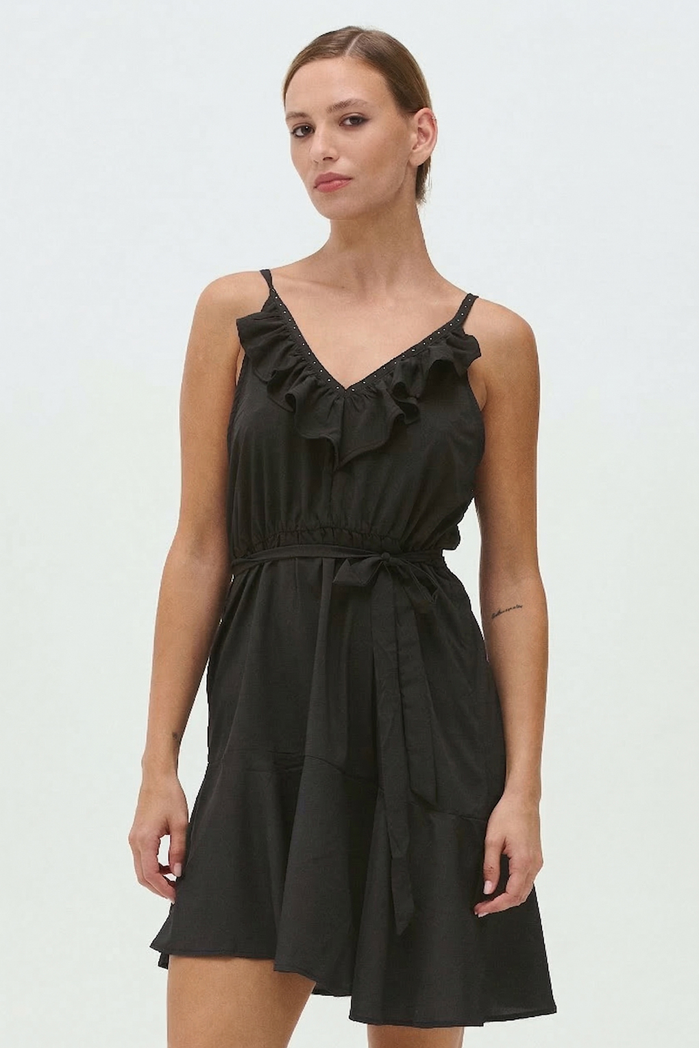 vestido volados tachas