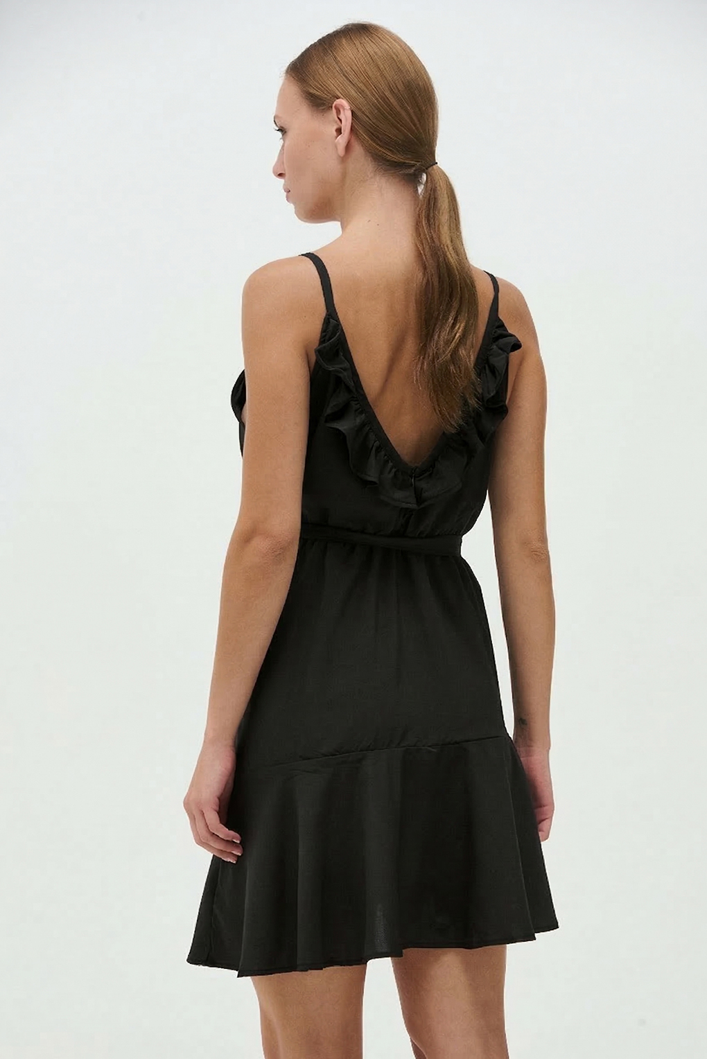 vestido volados tachas