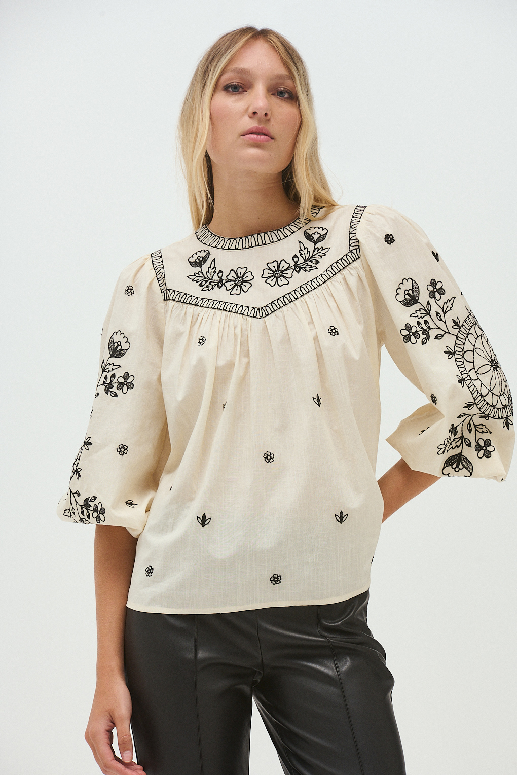 blusa bordada algodón