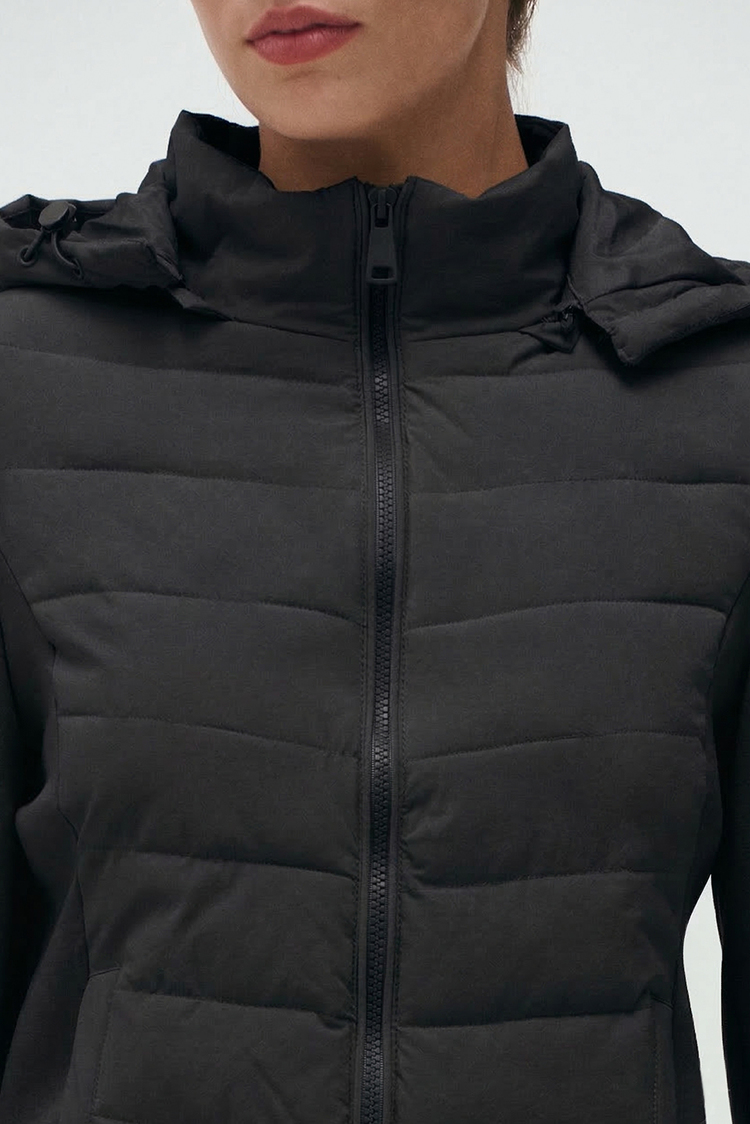 Campera negra capucha