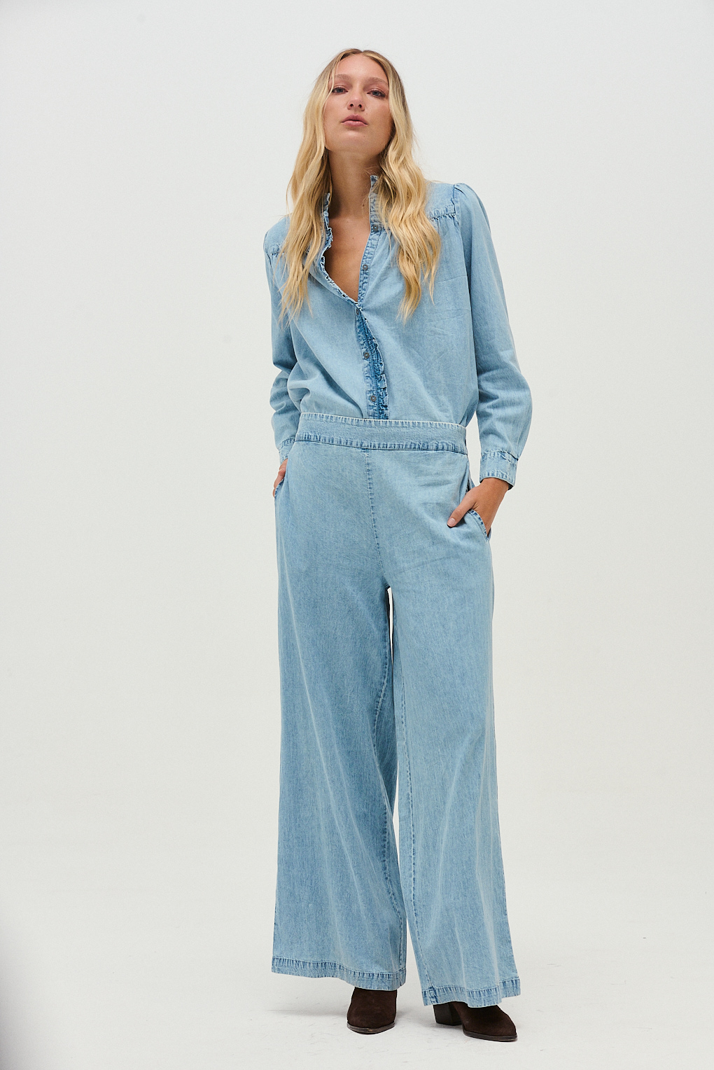 Pantalón denim amplio