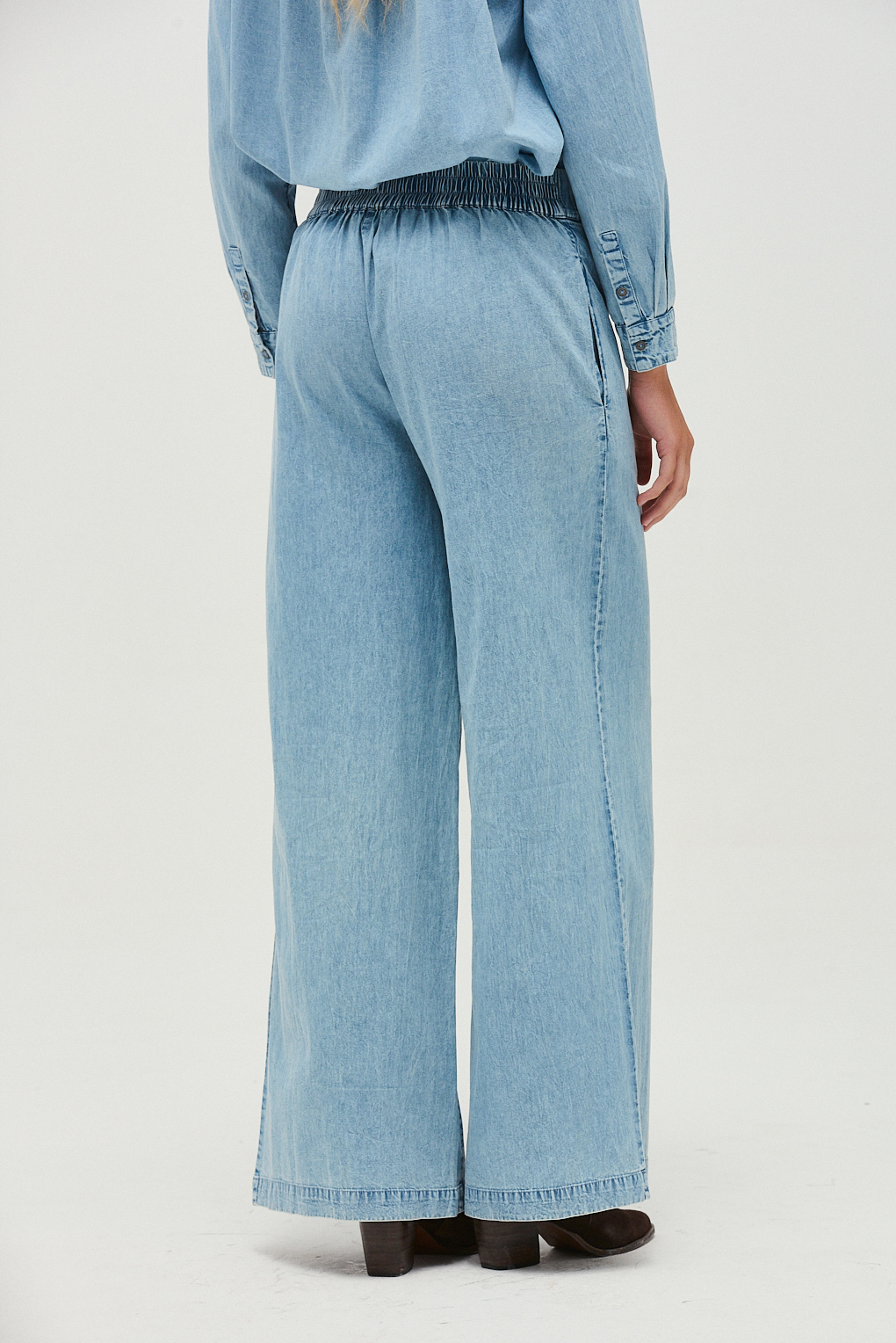 Pantalón denim amplio