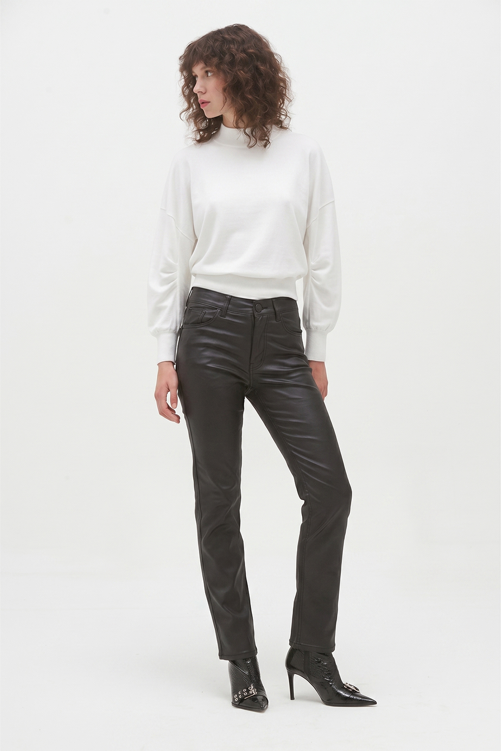 Pantalón cuero recto