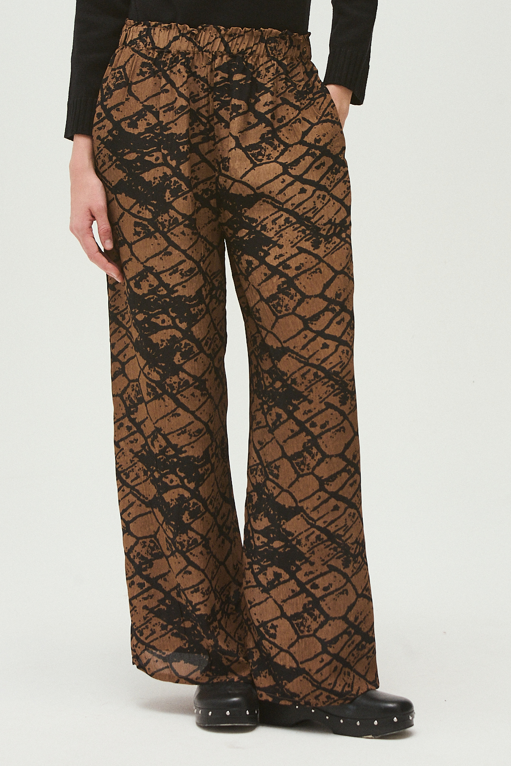 Pantalón estampado amplio