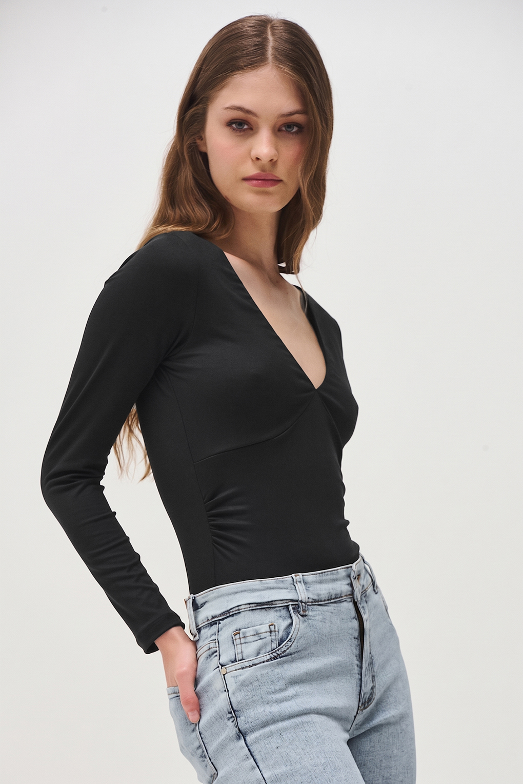 remera escote v