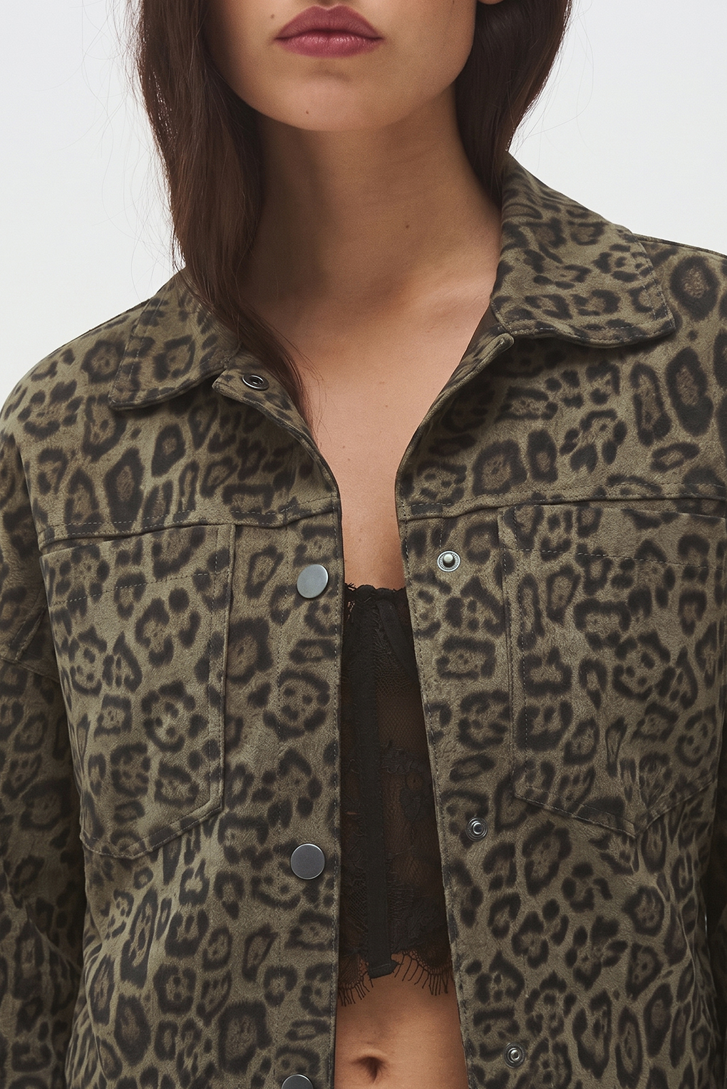 Camisaco sued animal print verde